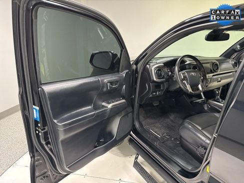 Used 2019 Toyota Tacoma Limited image 7
