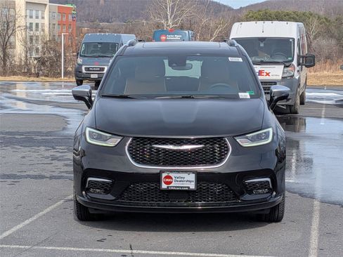 New 2026 Chrysler Pacifica Pinnacle w/ Trailer Tow Group AWD/4WD image 2