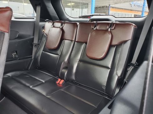 Used 2023 Ford Explorer Platinum w/ Technology Package image 28