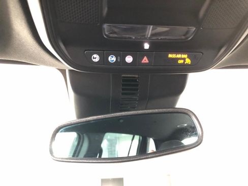 Used 2025 Buick Enclave Preferred image 15