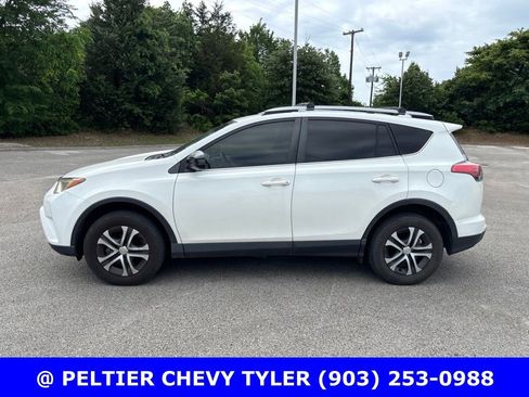 Used 2018 Toyota RAV4 LE FWD image 4
