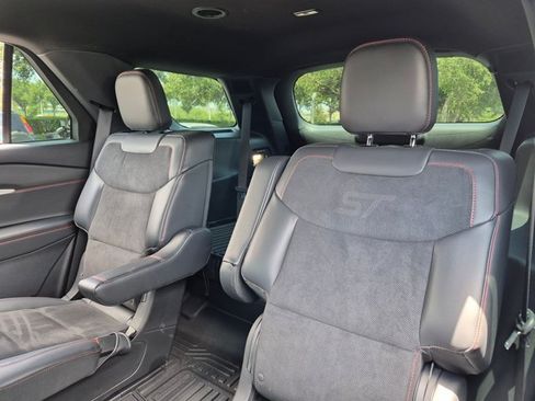 Used 2025 Ford Explorer ST AWD/4WD image 17