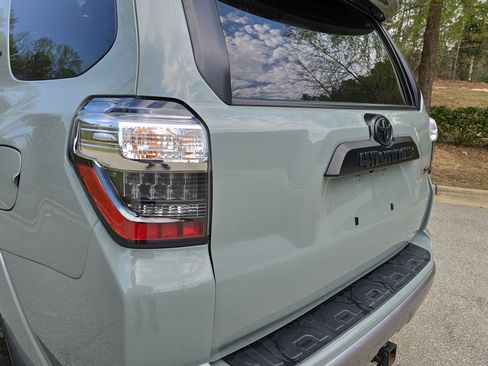 Used 2022 Toyota 4Runner TRD Off-Road image 33