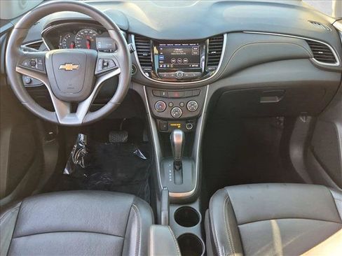Used 2021 Chevrolet Trax LT w/ Premium Seat Package AWD/4WD image 15