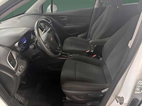 Used 2019 Chevrolet Trax LS w/ Tint and Cruise Package FWD image 11