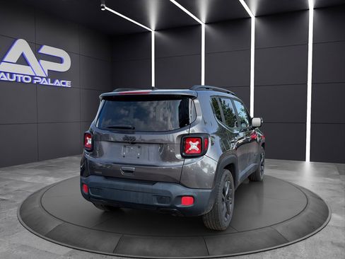 Used 2018 Jeep Renegade Altitude w/ Cold Weather Group FWD image 6