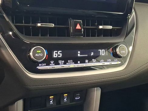 Used 2023 Toyota Corolla Cross XLE image 17