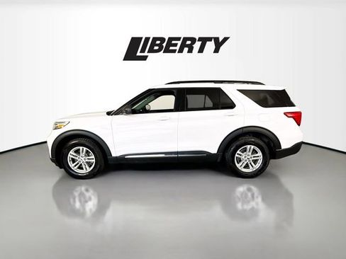 Certified 2022 Ford Explorer XLT w/ Class IV Trailer Tow Package image 4