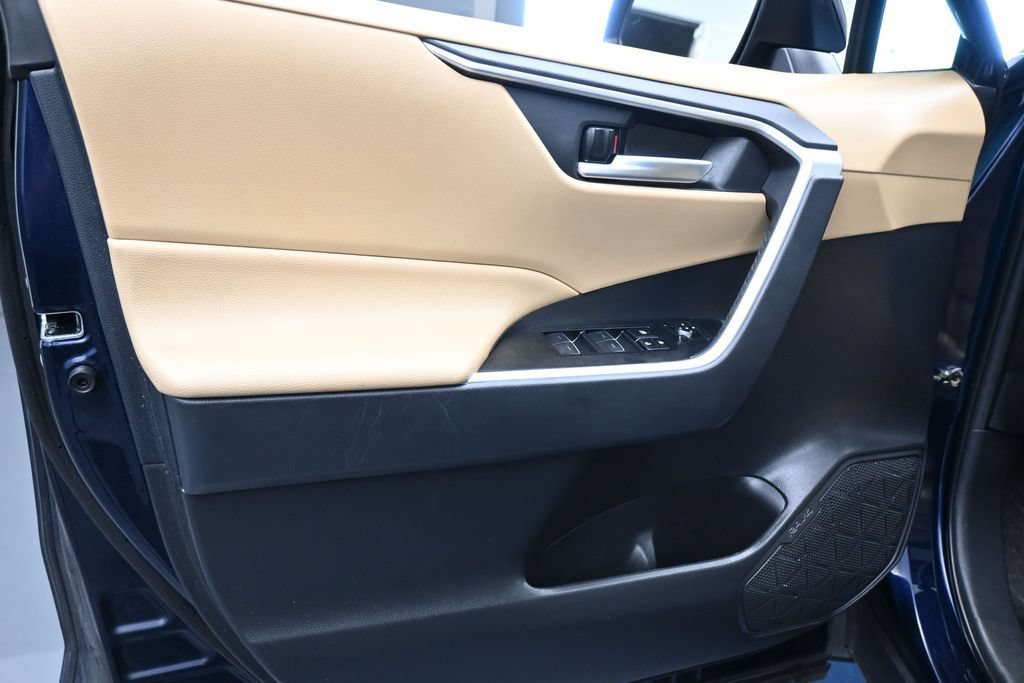Used 2025 Toyota RAV4 XLE Premium FWD image 26