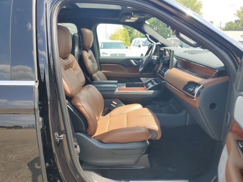 Certified 2024 Lincoln Navigator Reserve AWD/4WD image 9