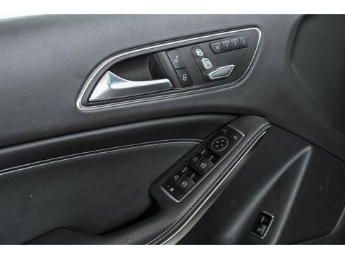 Used 2019 Mercedes-Benz GLA 250 4MATIC image 9