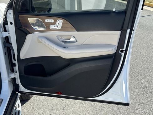 Used 2022 Mercedes-Benz GLS 450 4MATIC image 10