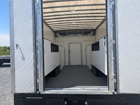 Used 2022 Chevrolet Express 3500 w/ Power Convenience Package RWD image 9
