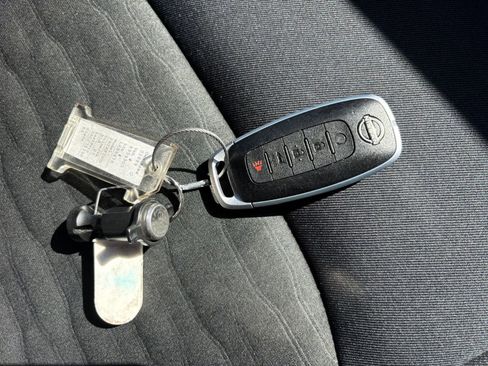 Used 2025 Nissan Pathfinder SV FWD image 21