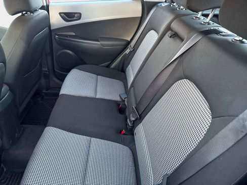 Used 2021 Hyundai Kona SE w/ Cargo Package image 13