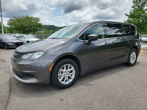 Used 2023 Chrysler Voyager LX FWD image 22