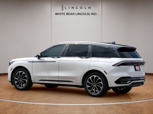 Used 2025 Lincoln Nautilus Reserve AWD/4WD image 7