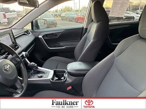 Used 2019 Toyota RAV4 LE image 22