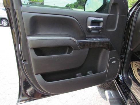 Used 2015 GMC Sierra 2500 Denali w/ Duramax Plus Package AWD/4WD image 11