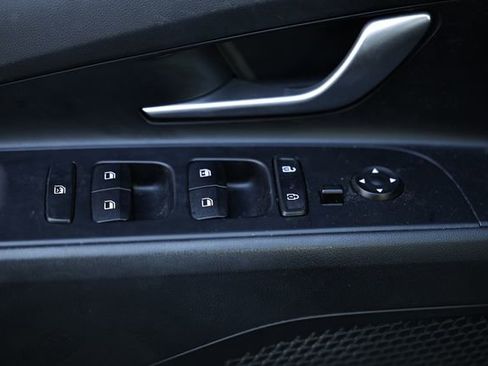 Used 2023 Hyundai Elantra SE image 14