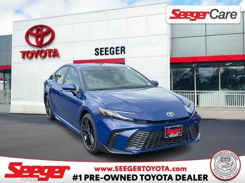 Used 2026 Toyota Camry SE FWD image 1