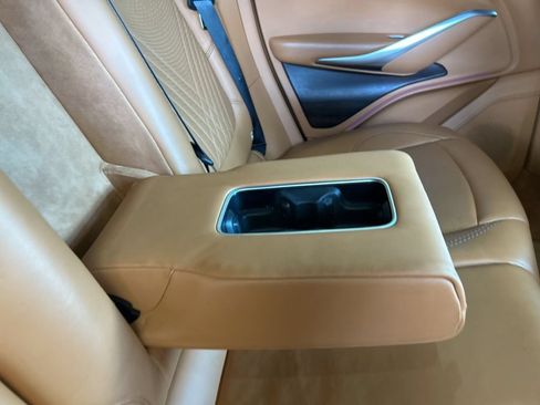 Used 2023 Aston Martin DBX AWD/4WD image 29