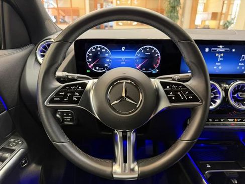 Used 2025 Mercedes-Benz GLA 250 image 12