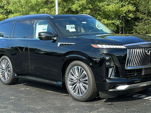 New 2026 INFINITI QX80 Luxe image 2