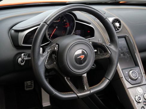 Used 2015 McLaren 650S Spider image 9