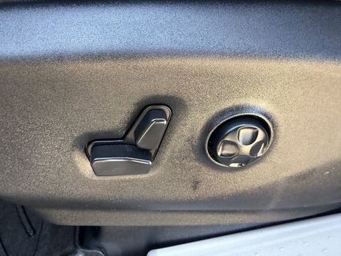 Used 2022 Chrysler Pacifica Touring-L FWD image 24