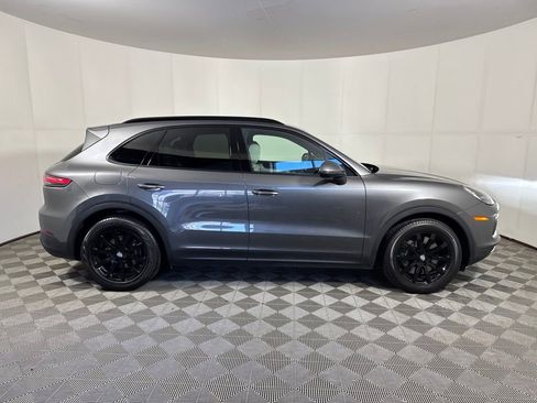 Used 2023 Porsche Cayenne AWD/4WD image 6