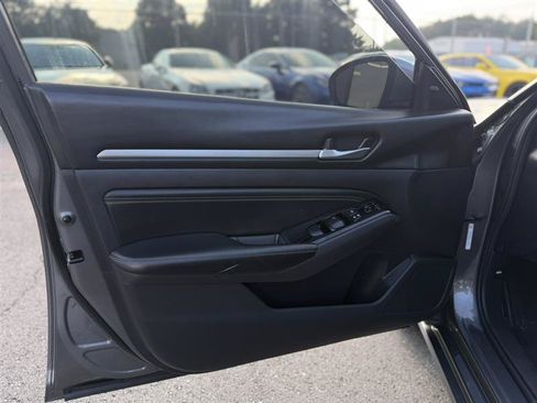 Used 2021 Nissan Altima 2.5 SV FWD image 9
