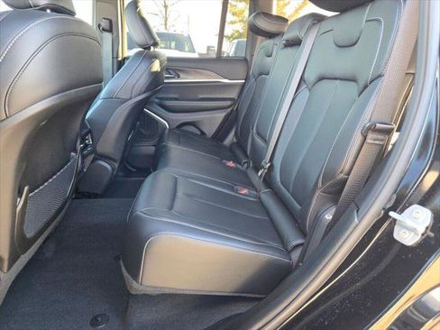 New 2025 Jeep Grand Cherokee Limited w/ Black Appearance Package image 18