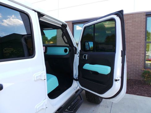 Used 2024 Jeep Wrangler Unlimited Sahara AWD/4WD image 41