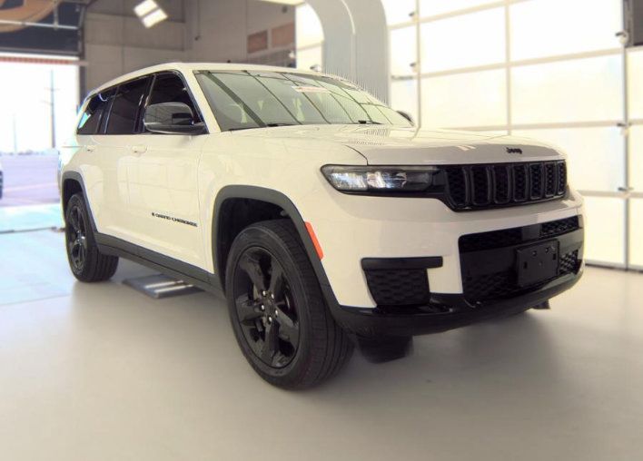 Used 2023 Jeep Grand Cherokee L Laredo AWD/4WD image 3