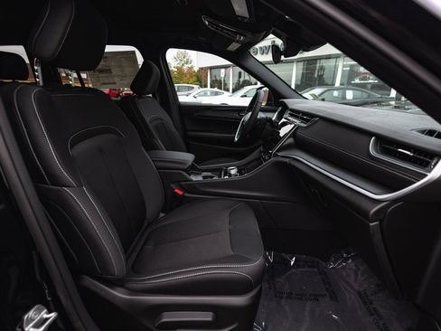 New 2025 Jeep Grand Cherokee Laredo X w/ Luxury Tech Group I image 28