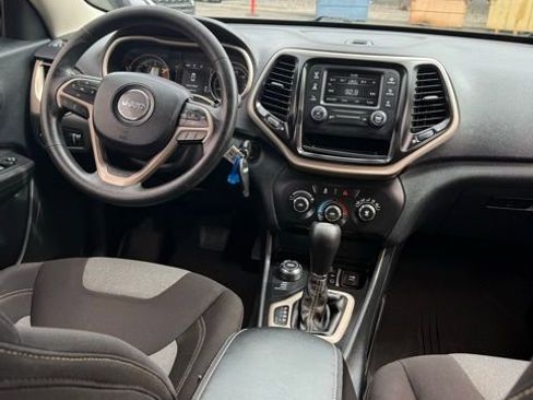 Used 2016 Jeep Cherokee Sport AWD/4WD image 28