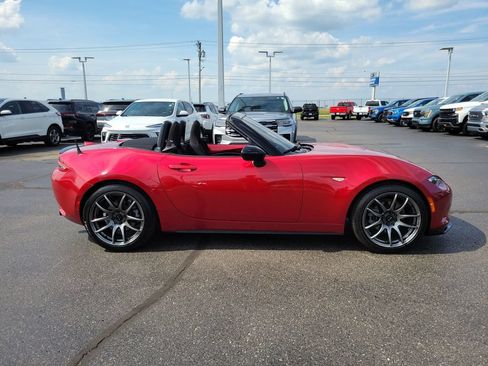 Used 2016 MAZDA MX-5 Miata Club RWD image 3