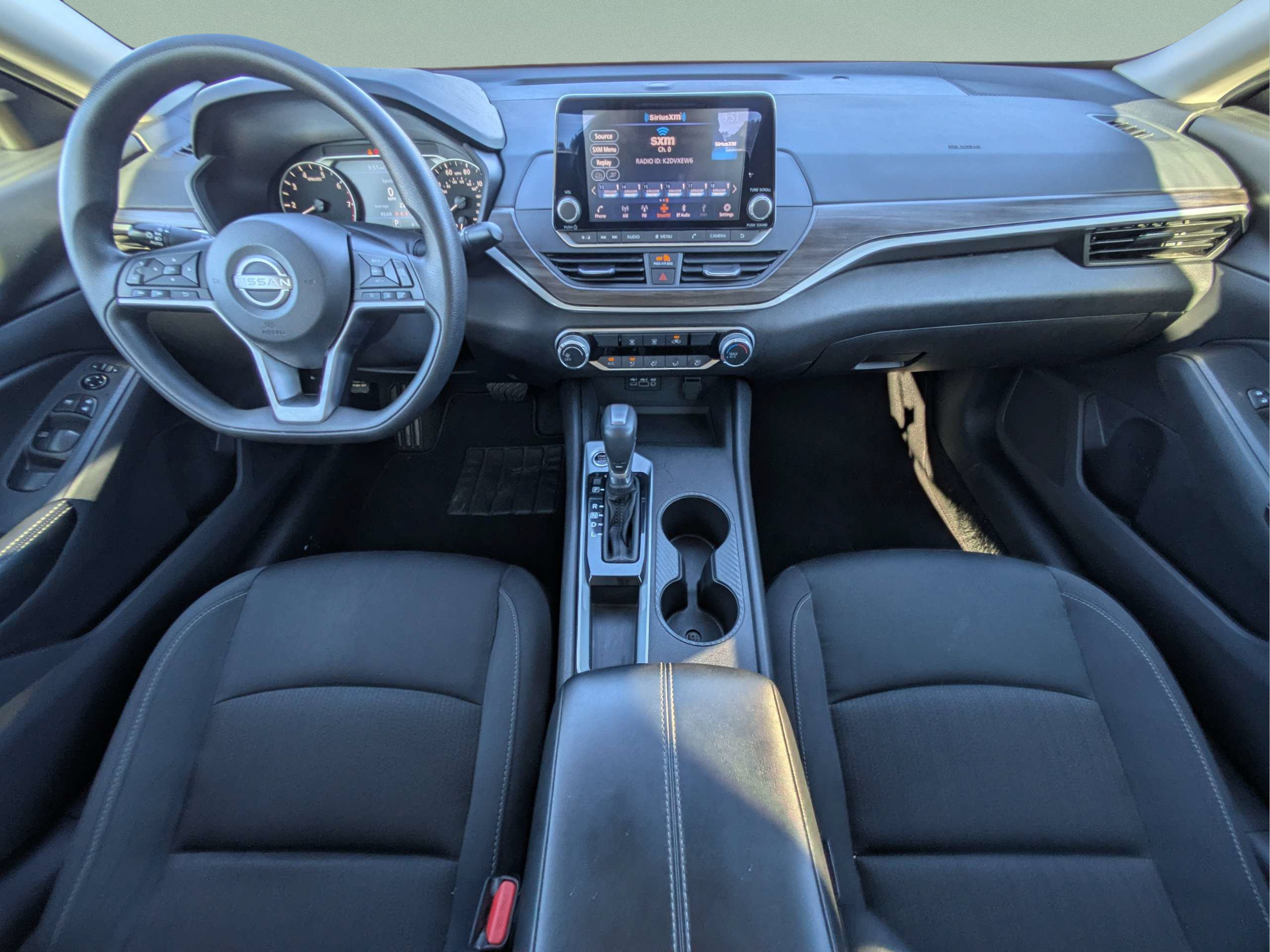 Used 2025 Nissan Altima 2.5 SV FWD image 12