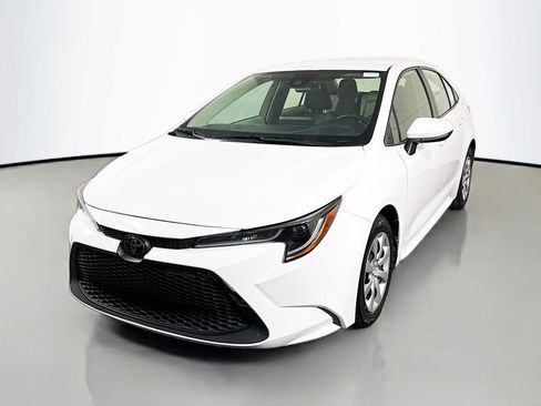 Used 2022 Toyota Corolla LE image 4