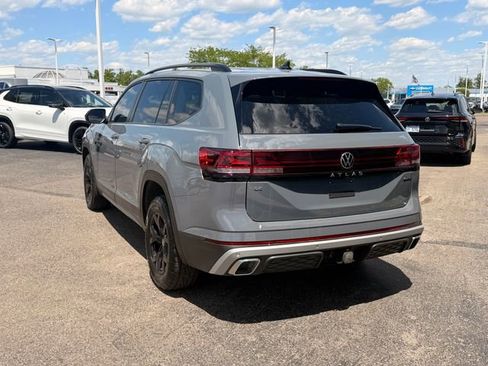 Certified 2025 Volkswagen Atlas Peak Edition SE AWD/4WD image 4