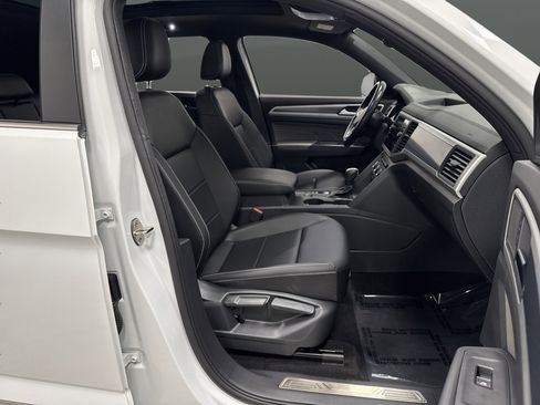 Used 2021 Volkswagen Atlas Cross Sport SE w/ Panoramic Sunroof Package FWD image 29