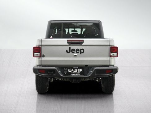 Used 2023 Jeep Gladiator Sport AWD/4WD image 4