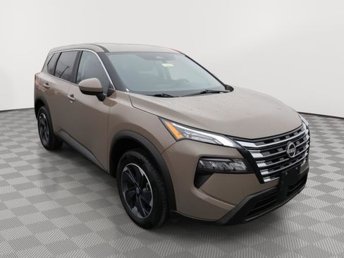 Used 2025 Nissan Rogue SV image 3