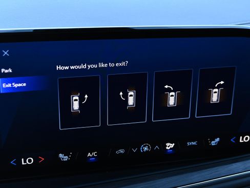 Used 2025 Chevrolet Tahoe LT w/ Comfort Package image 32