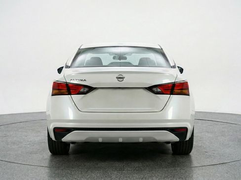 Used 2025 Nissan Altima 2.5 SV image 7