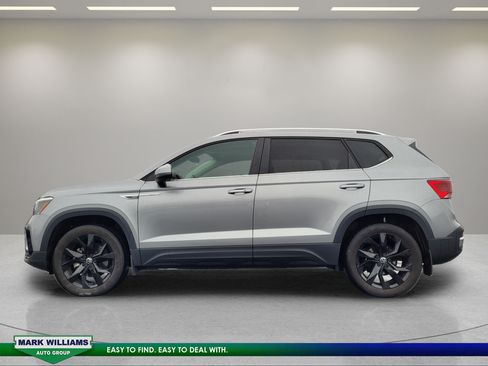 Used 2022 Volkswagen Taos SE FWD image 7