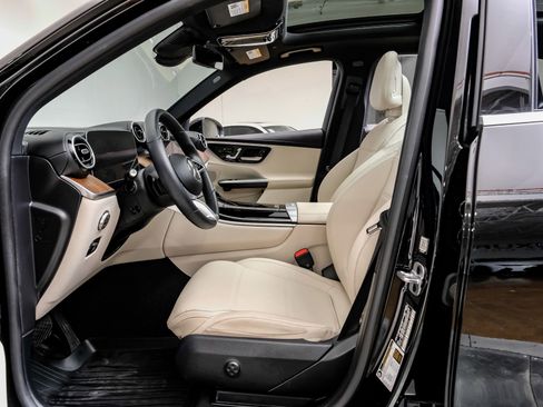 Used 2024 Mercedes-Benz GLC 300 4MATIC image 4