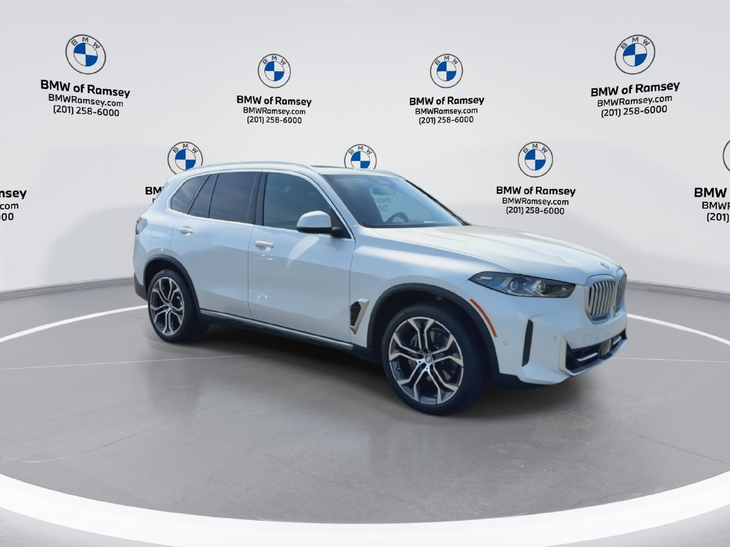Used 2024 BMW X5 xDrive40i w/ Premium Package AWD/4WD image 2