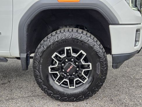 Used 2021 GMC Sierra 2500 AT4 w/ AT4 Premium Plus Package AWD/4WD image 4